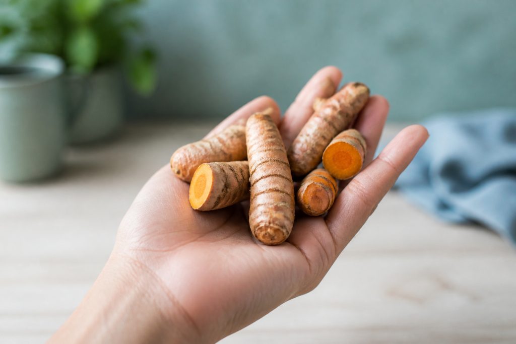 Curcuma : quels sont les dangers à connaître ?