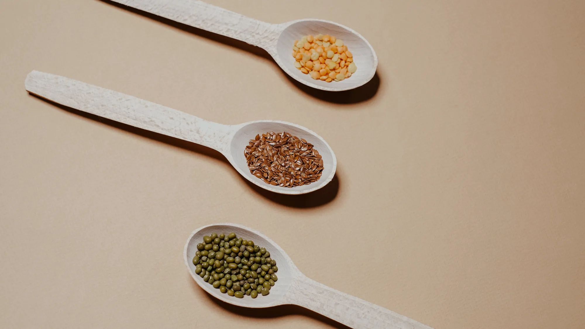 Assiette d&rsquo;aliments riches en protéines